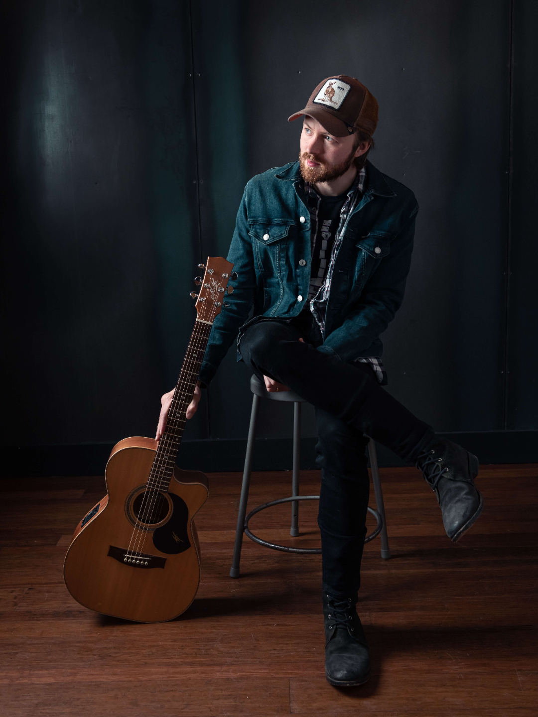 img-Joe Robinson Maton Guitars